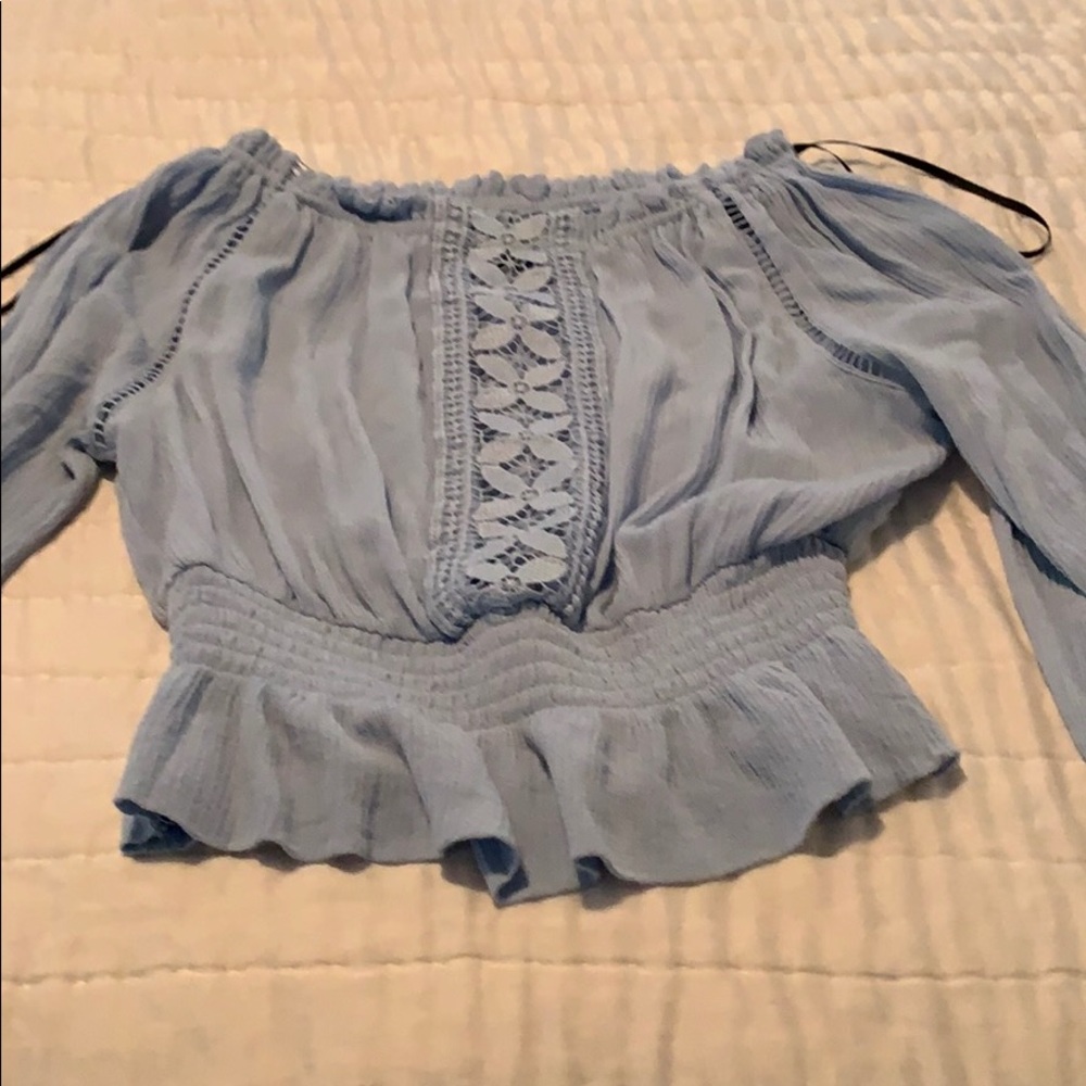 Blue cropped shirt
